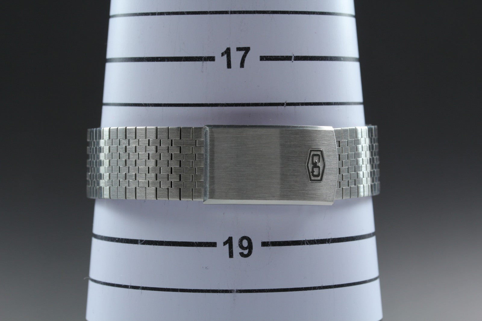 1977 Near MINT SEIKO Grand Quartz 35mm 4843-8110 Silver Dial Men's Vintage JAPAN