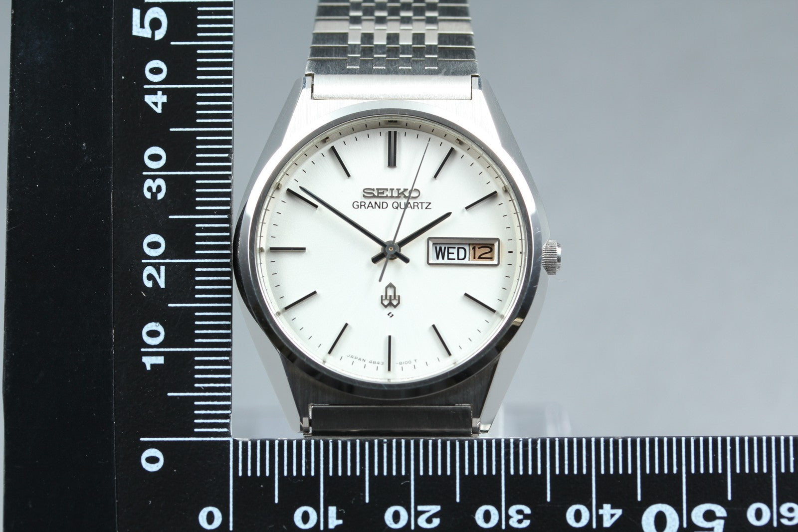 1977 Near MINT SEIKO Grand Quartz 35mm 4843-8110 Silver Dial Men's Vintage JAPAN