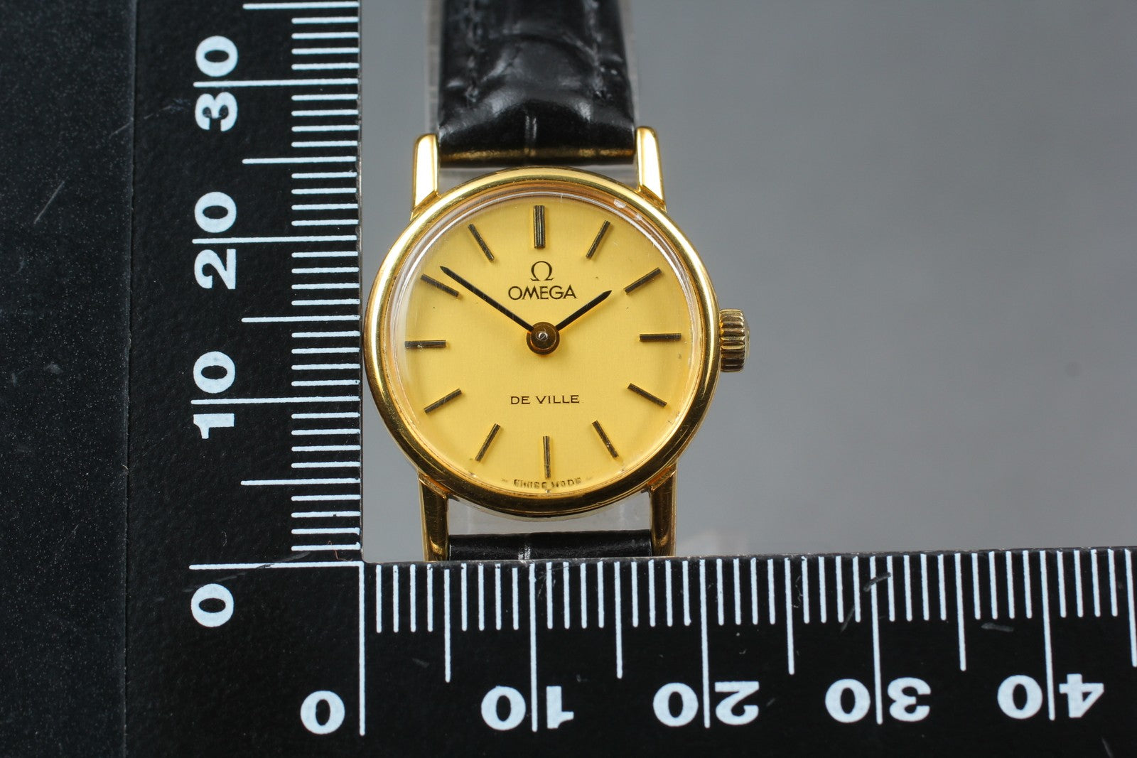 1979 Near MINT OMEGA De Ville 21mm 511.0554 Manual Cal.625 Gold Women's Vintage