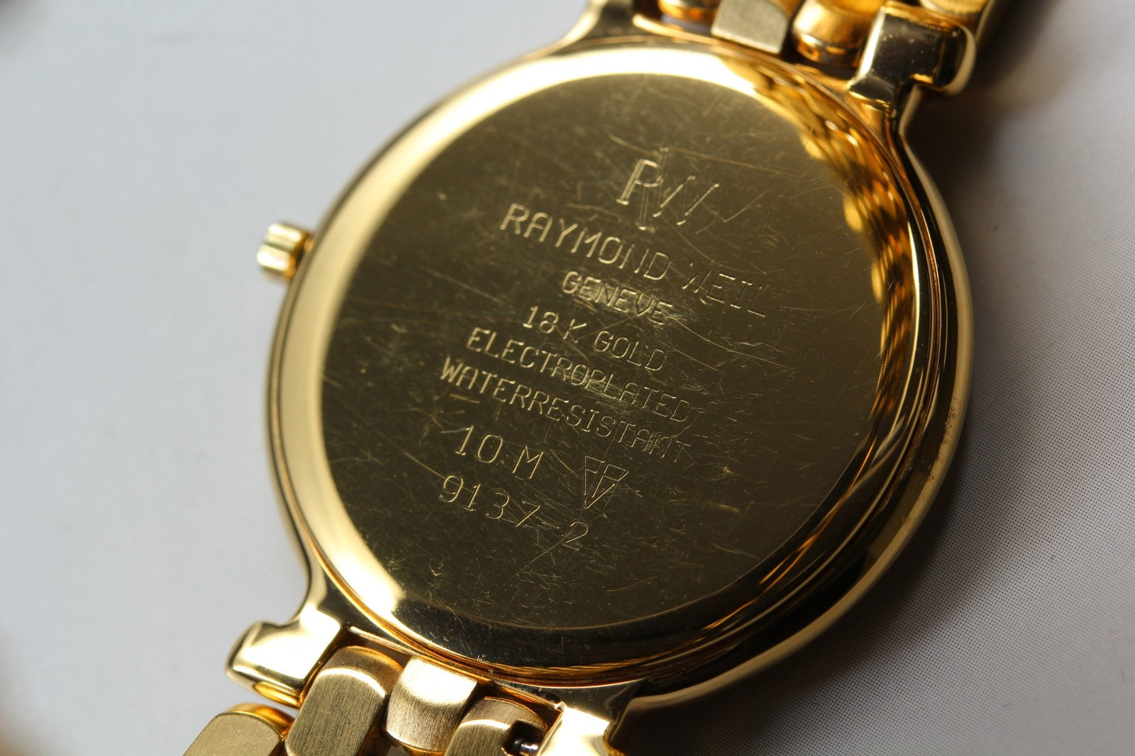 Near MINT Raymond Weil Geneve 9137 33mm Quartz Gold Dial Unisex Vintage JAPAN