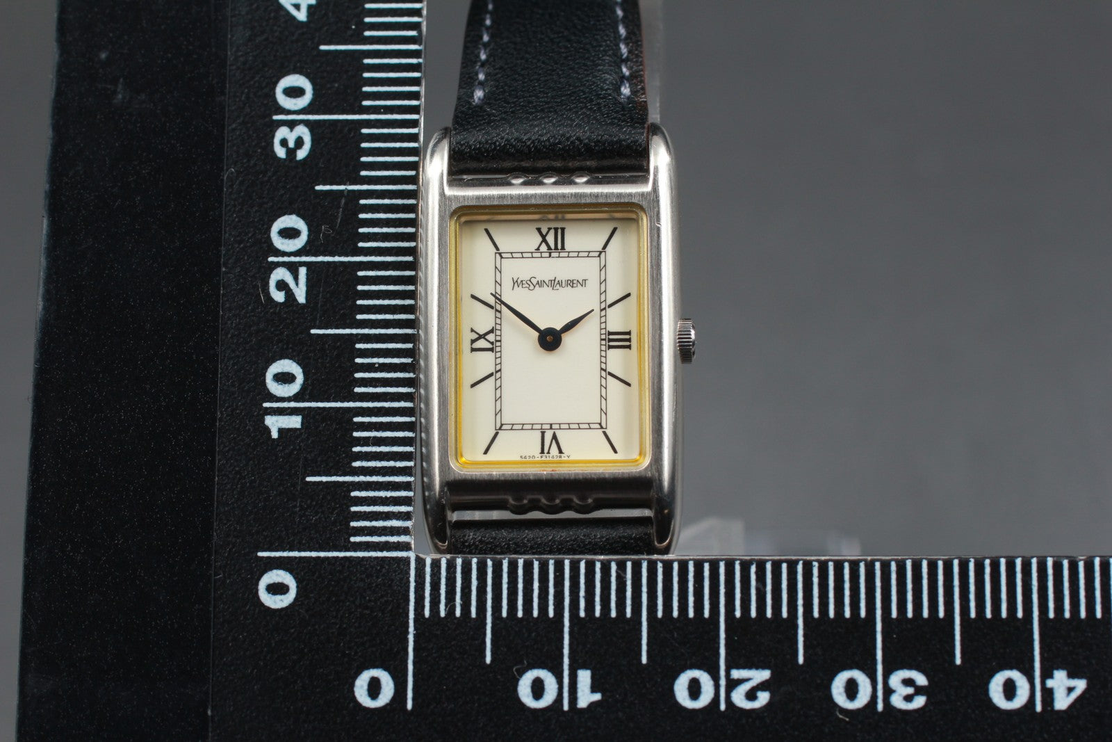 Near MINT Yves Saint Laurent 21mm 5420-F46657 Quartz Roman Tank Women's Vintage