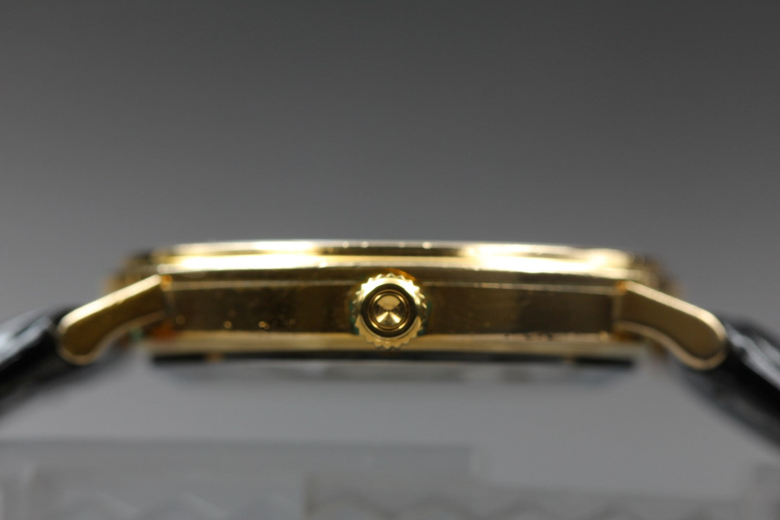 1977 Near MINT / Paper OMEGA Constellation 191.032 32mm Quartz Gold Men Vintage