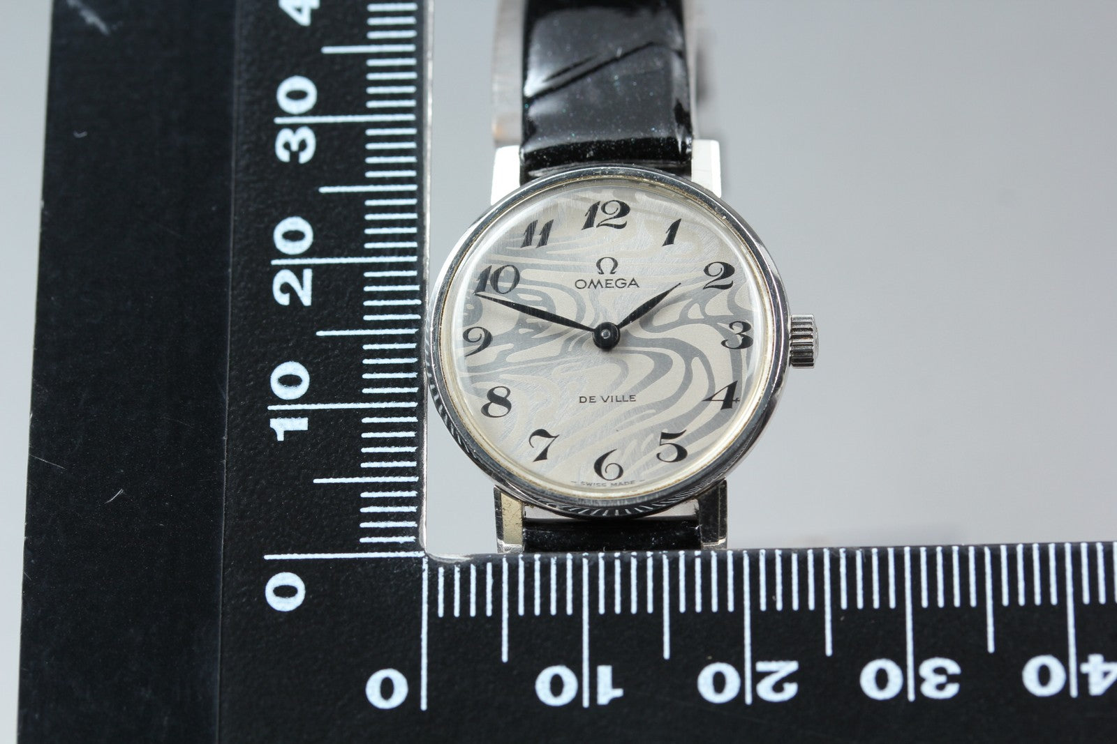 1971 Near MINT OMEGA De Ville 23mm 511.386 Manual Marble Dial Women's Vintage