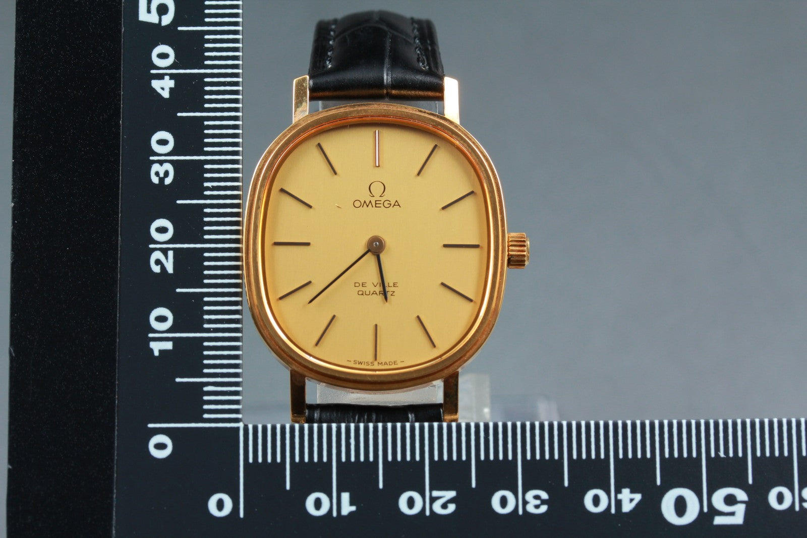 1979 Near MINT OMEGA De Ville 29mm 191.0046 Quartz Cal.1330 Gold Men's Vintage
