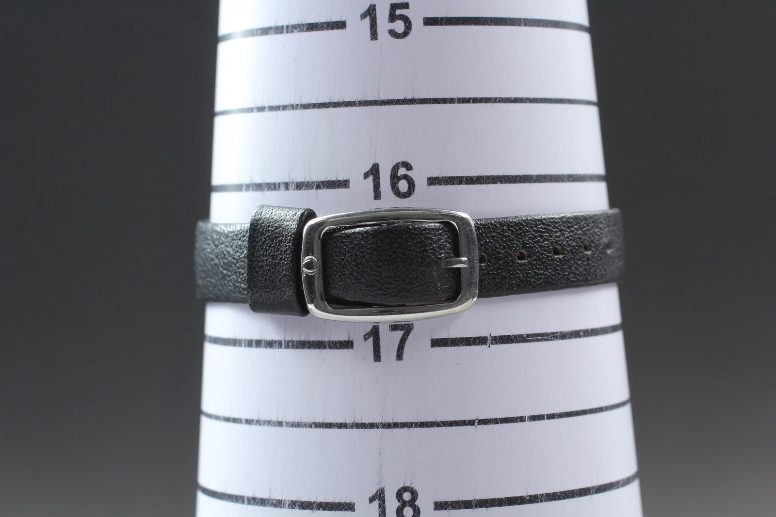 1979 Near MINT/Box OMEGA De Ville 24mm 511.0413 Manual Wind Silver Women Vintage