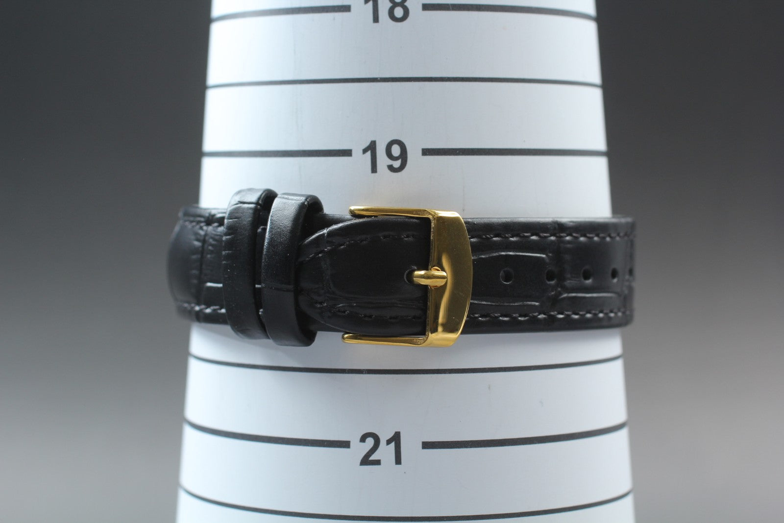 1990s Near MINT OMEGA De Ville 32mm 196.2432 Quartz Cal.1532 Gold Men's Vintage