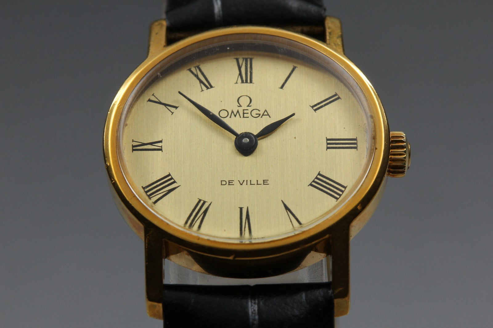 1977 Near MINT OMEGA De Ville 24mm 511.0508 Manual Gold Roman Women's Vintage