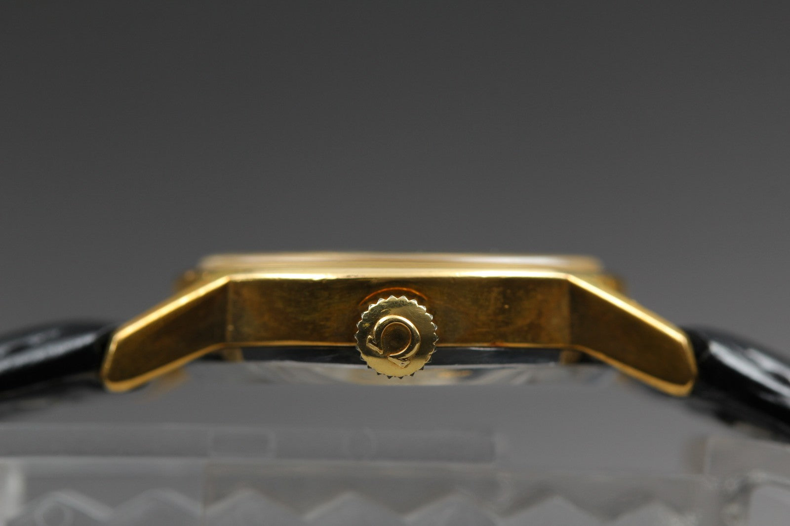 1977 Near MINT OMEGA De Ville 24mm 511.0508 Manual Gold Roman Women's Vintage