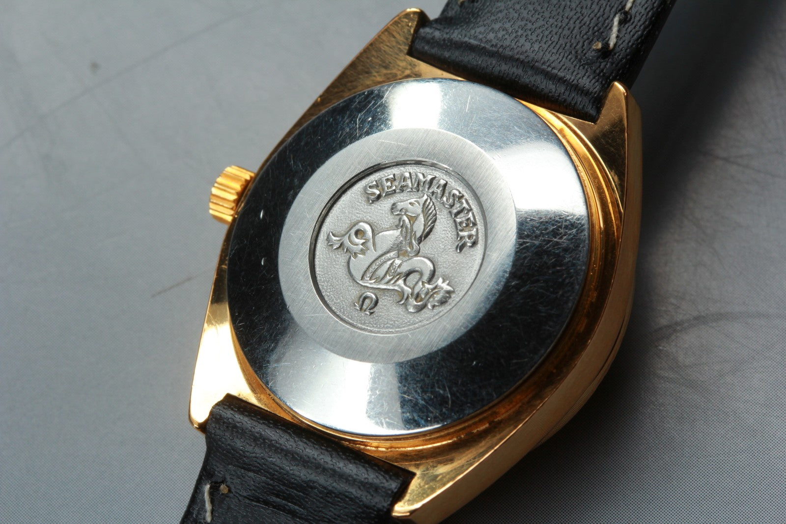 1974 Near MINT OMEGA Seamaster 26mm 566.0089 Automatic Gold Dial Women's Vintage