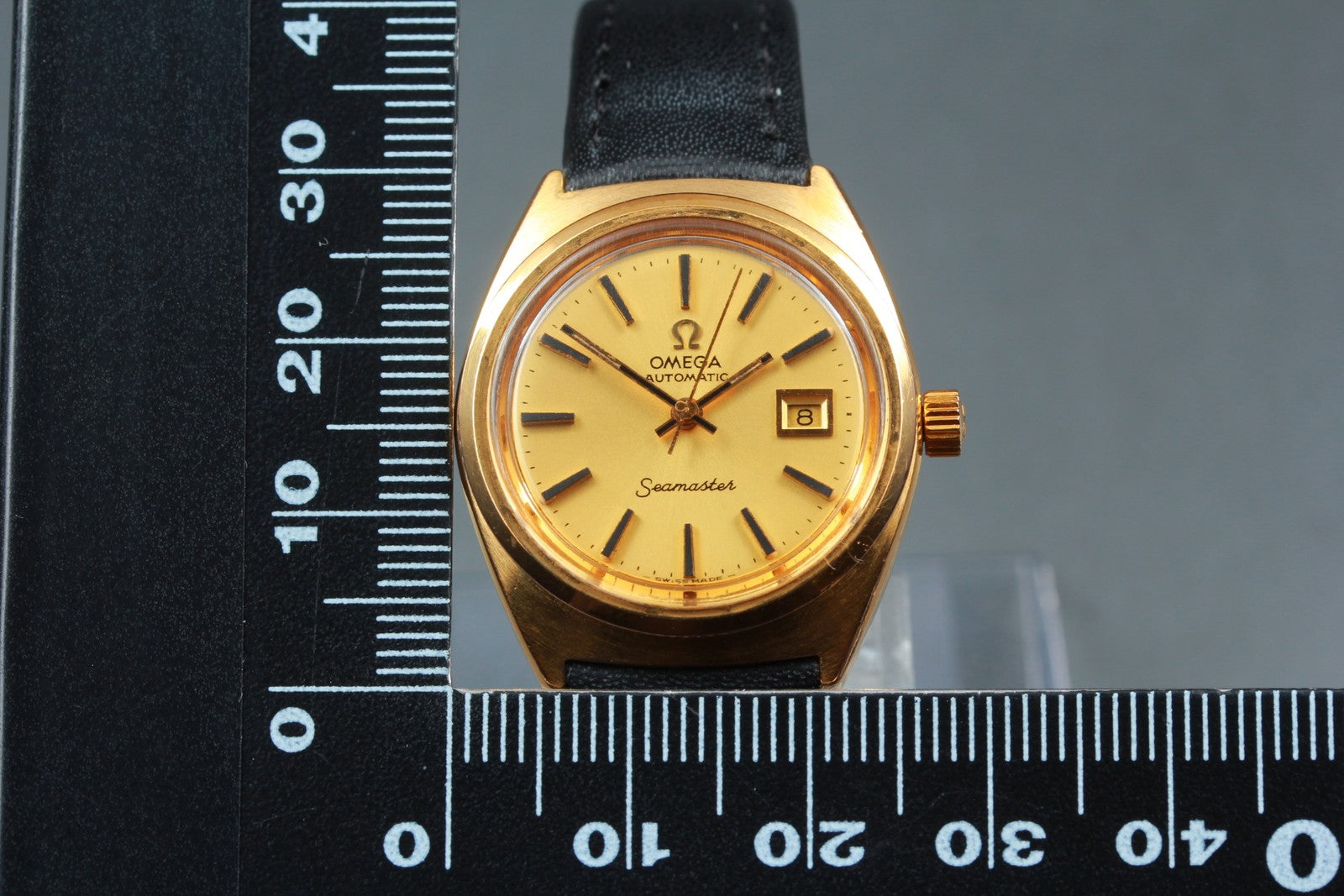1974 Near MINT OMEGA Seamaster 26mm 566.0089 Automatic Gold Dial Women's Vintage