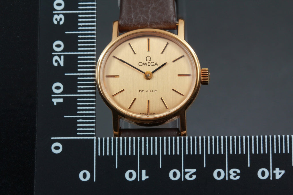 1975 Near MINT OMEGA De Ville 24mm 511.0508 Manual Gold Dial Women's Vintage