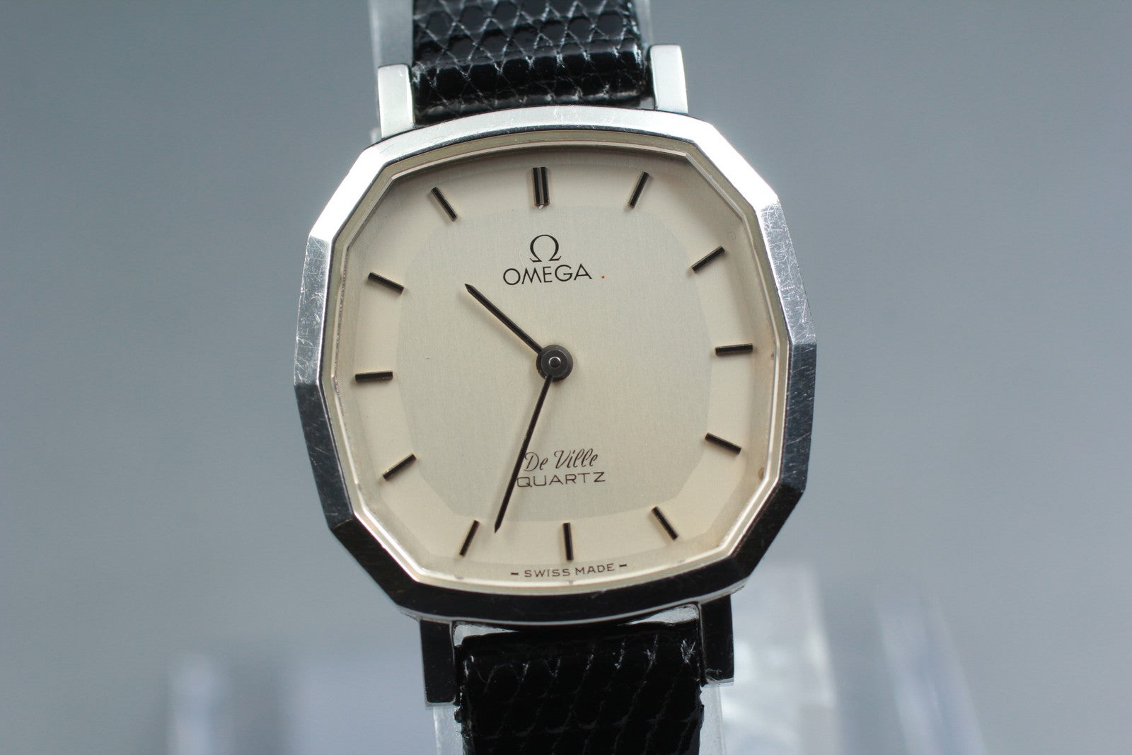 1980 Near MINT OMEGA De Ville 24mm 591.0103 Quartz Silver Dial Women's Vintage
