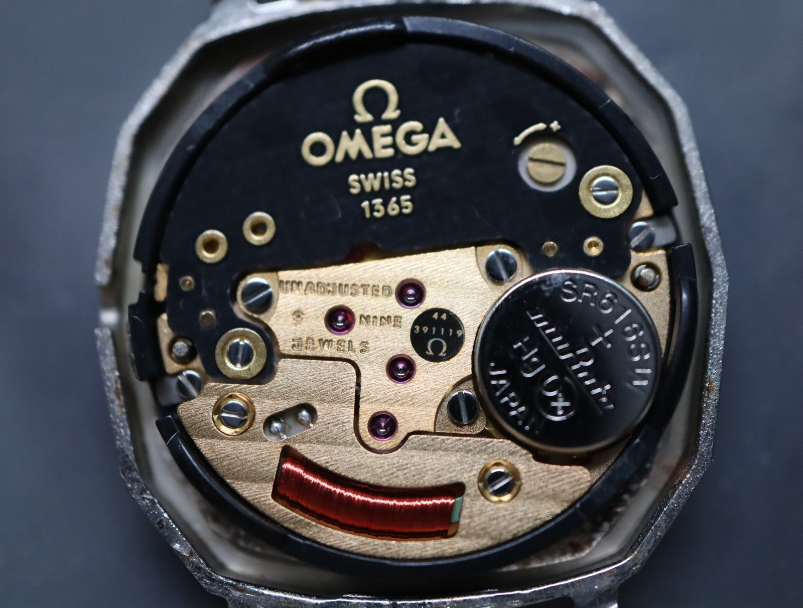 1980 Near MINT OMEGA De Ville 24mm 591.0103 Quartz Silver Dial Women's Vintage