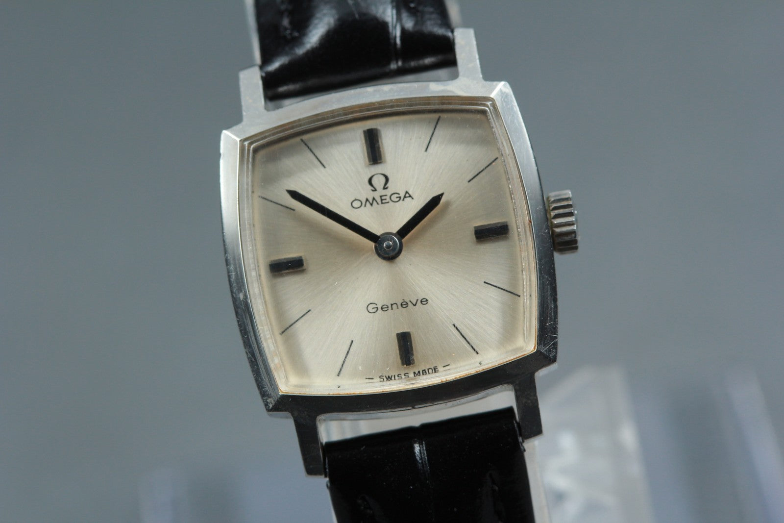 1972 Near MINT OMEGA Geneve 20mm 511.385 Manual Wind Silver Dial Women's Vintage