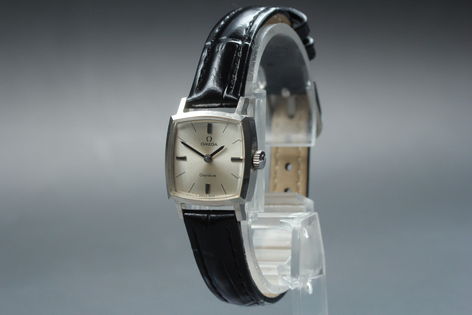 1972 Near MINT OMEGA Geneve 20mm 511.385 Manual Wind Silver Dial Women's Vintage