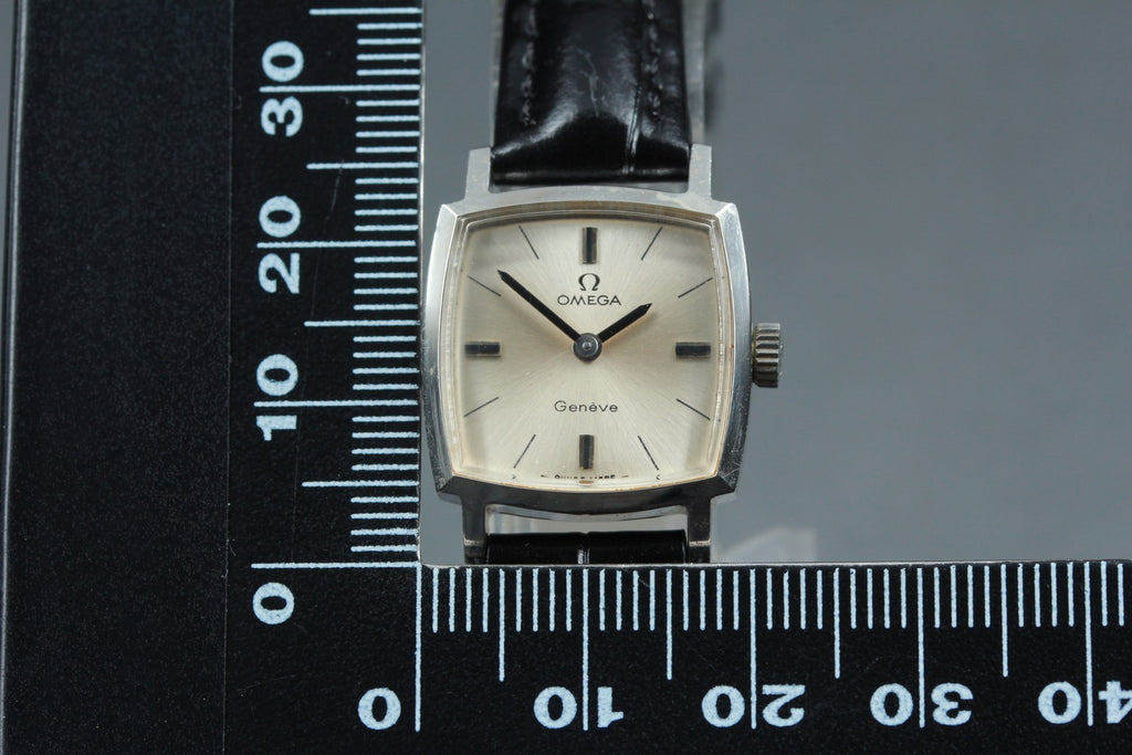 1972 Near MINT OMEGA Geneve 20mm 511.385 Manual Wind Silver Dial Women's Vintage