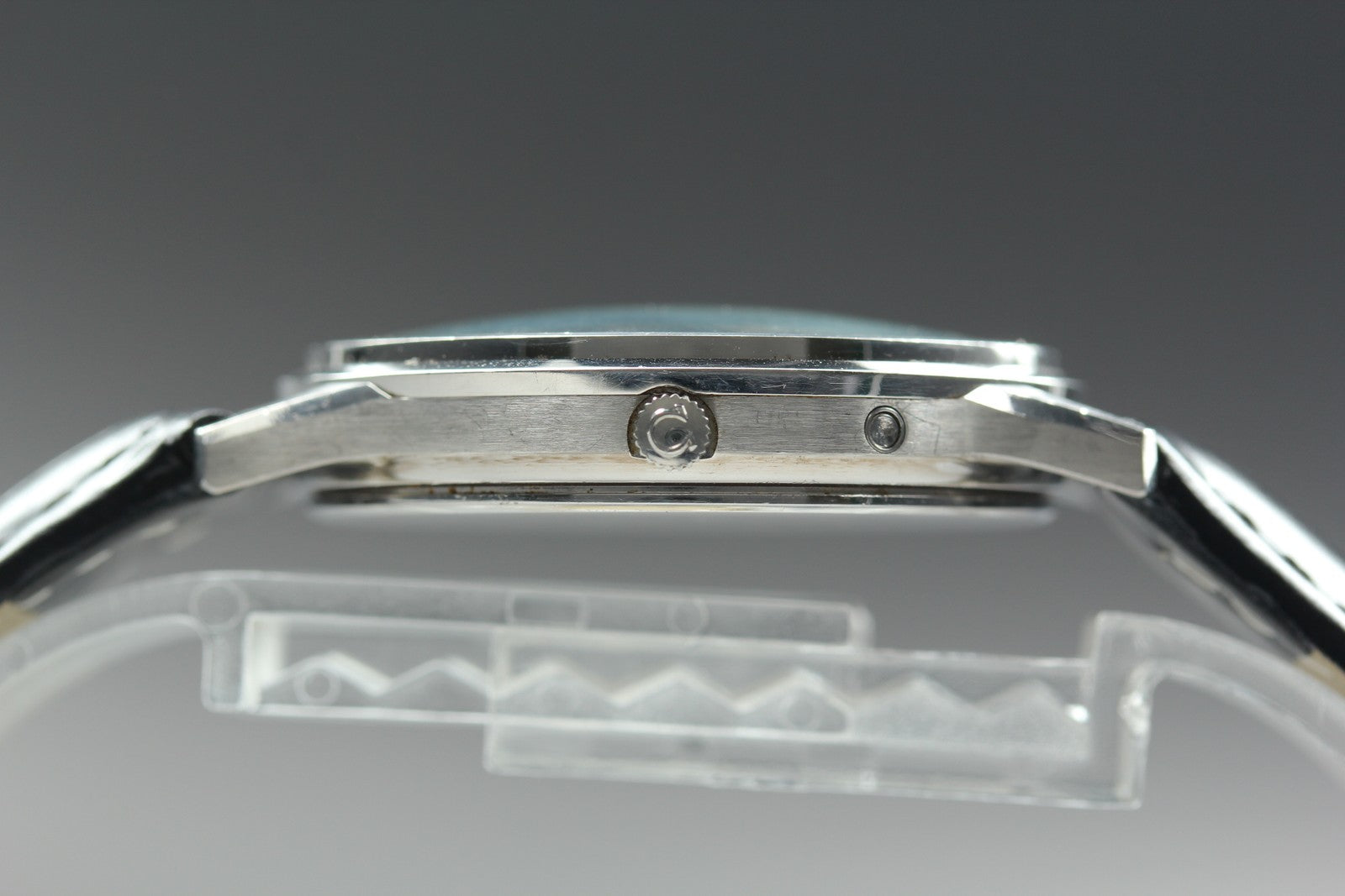 1979 Near MINT OMEGA De Ville 33mm 196.0158 Quartz Silver Dial Men's Vintage