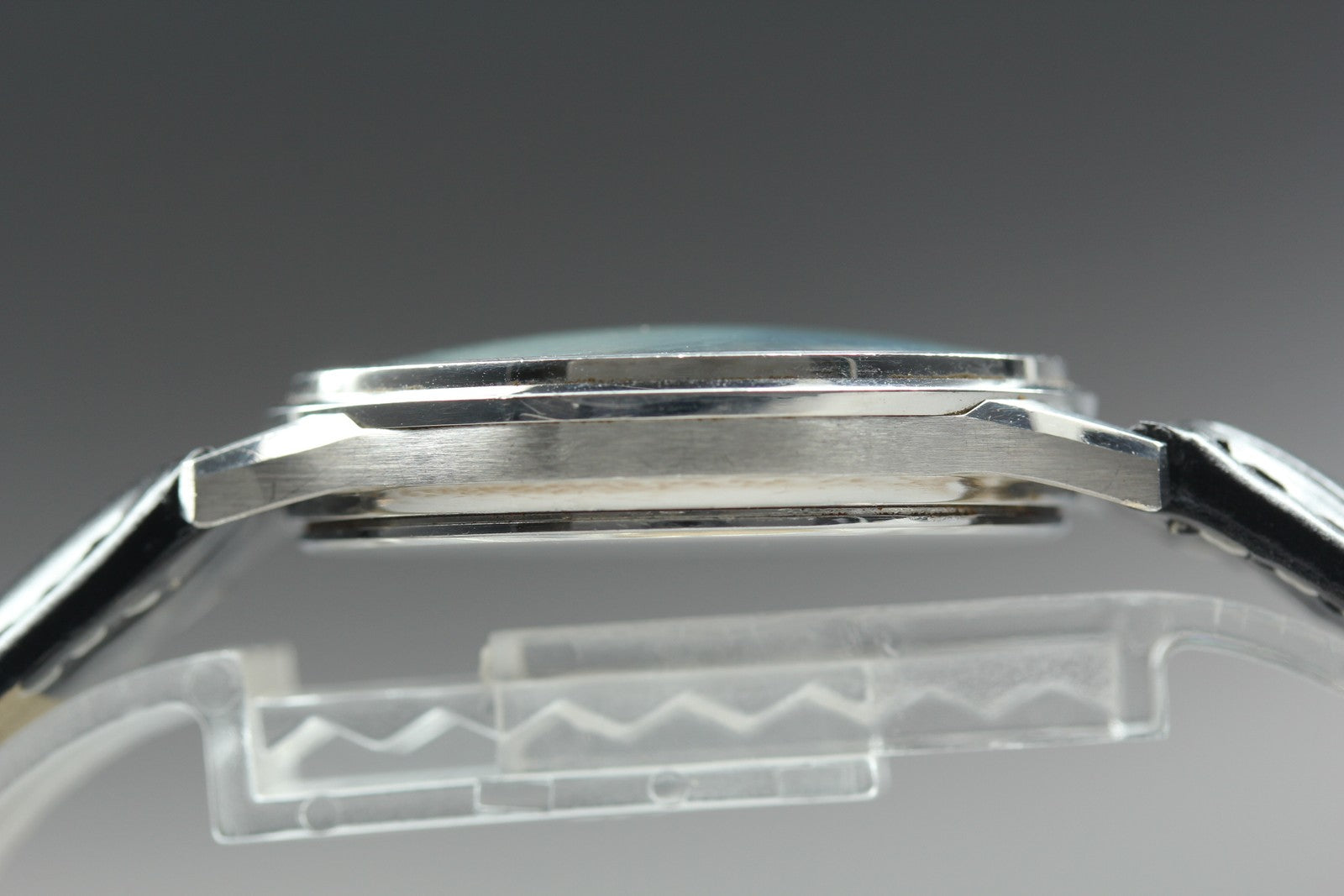 1979 Near MINT OMEGA De Ville 33mm 196.0158 Quartz Silver Dial Men's Vintage