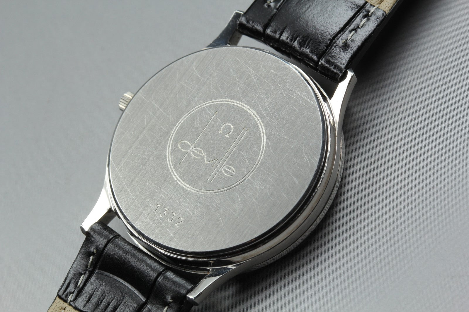 1979 Near MINT OMEGA De Ville 33mm 196.0158 Quartz Silver Dial Men's Vintage