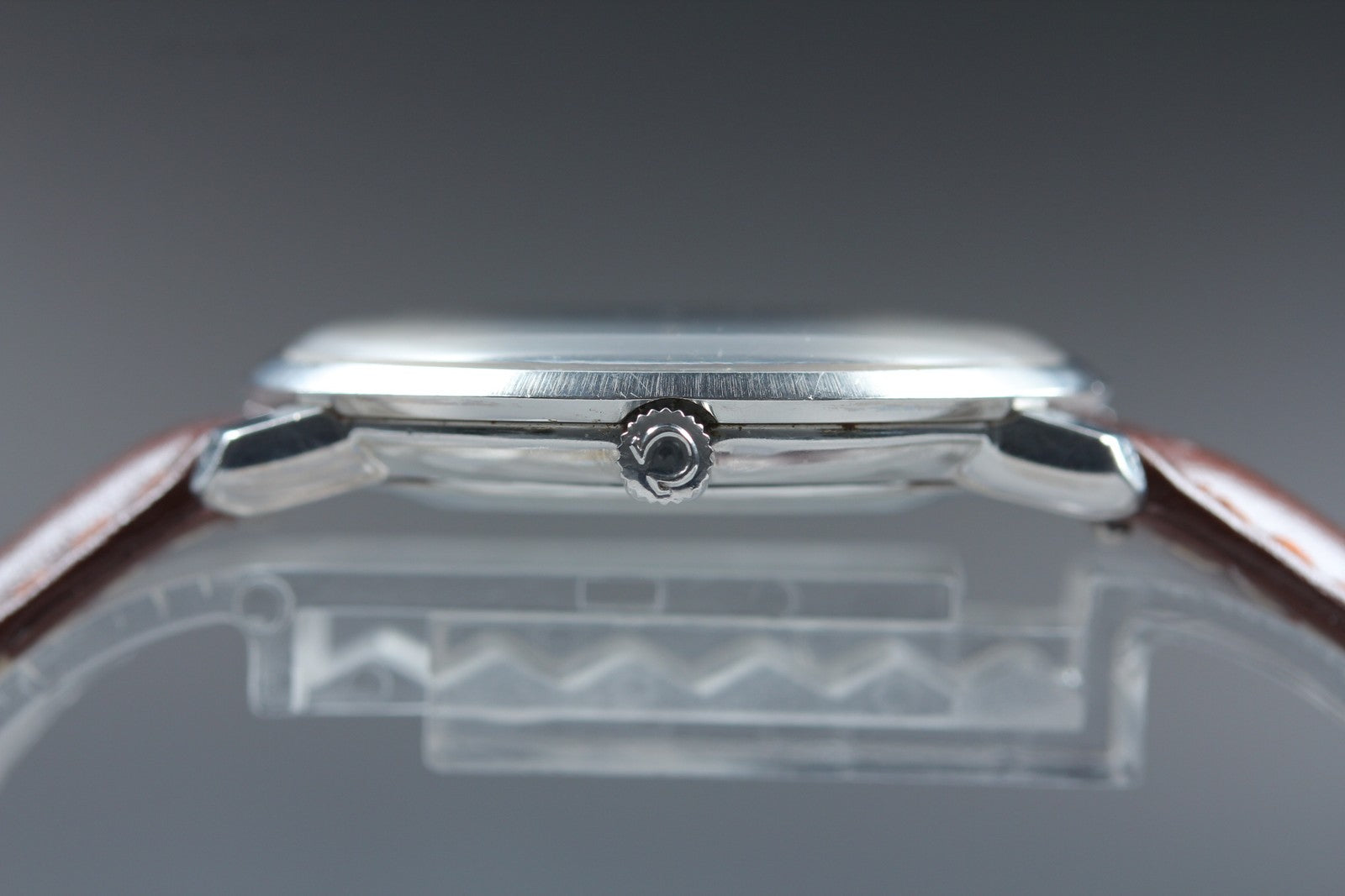 1970 Near MINT OMEGA De Ville 33mm 111.077 Manual Cal.620 Silver Men's Vintage