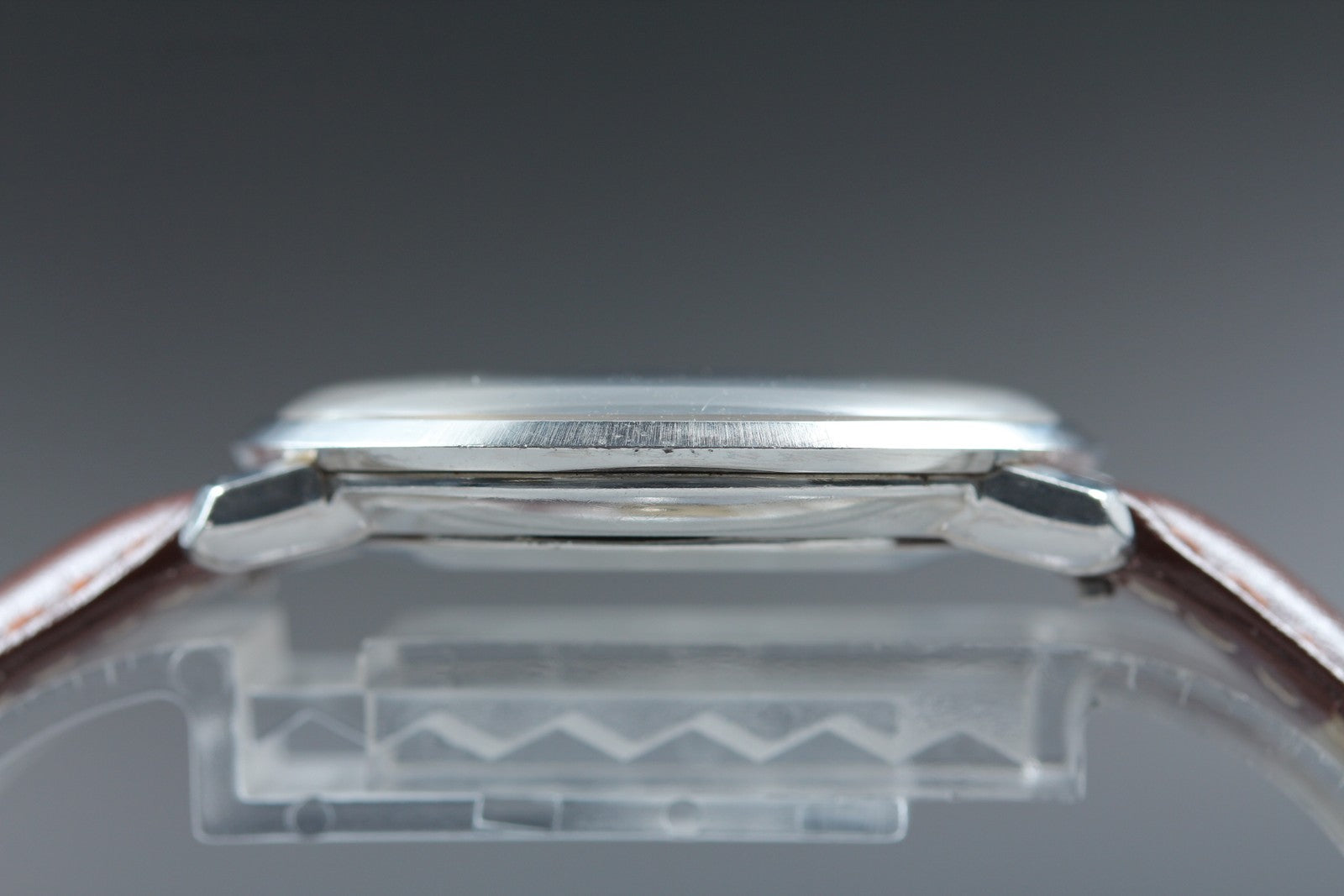 1970 Near MINT OMEGA De Ville 33mm 111.077 Manual Cal.620 Silver Men's Vintage