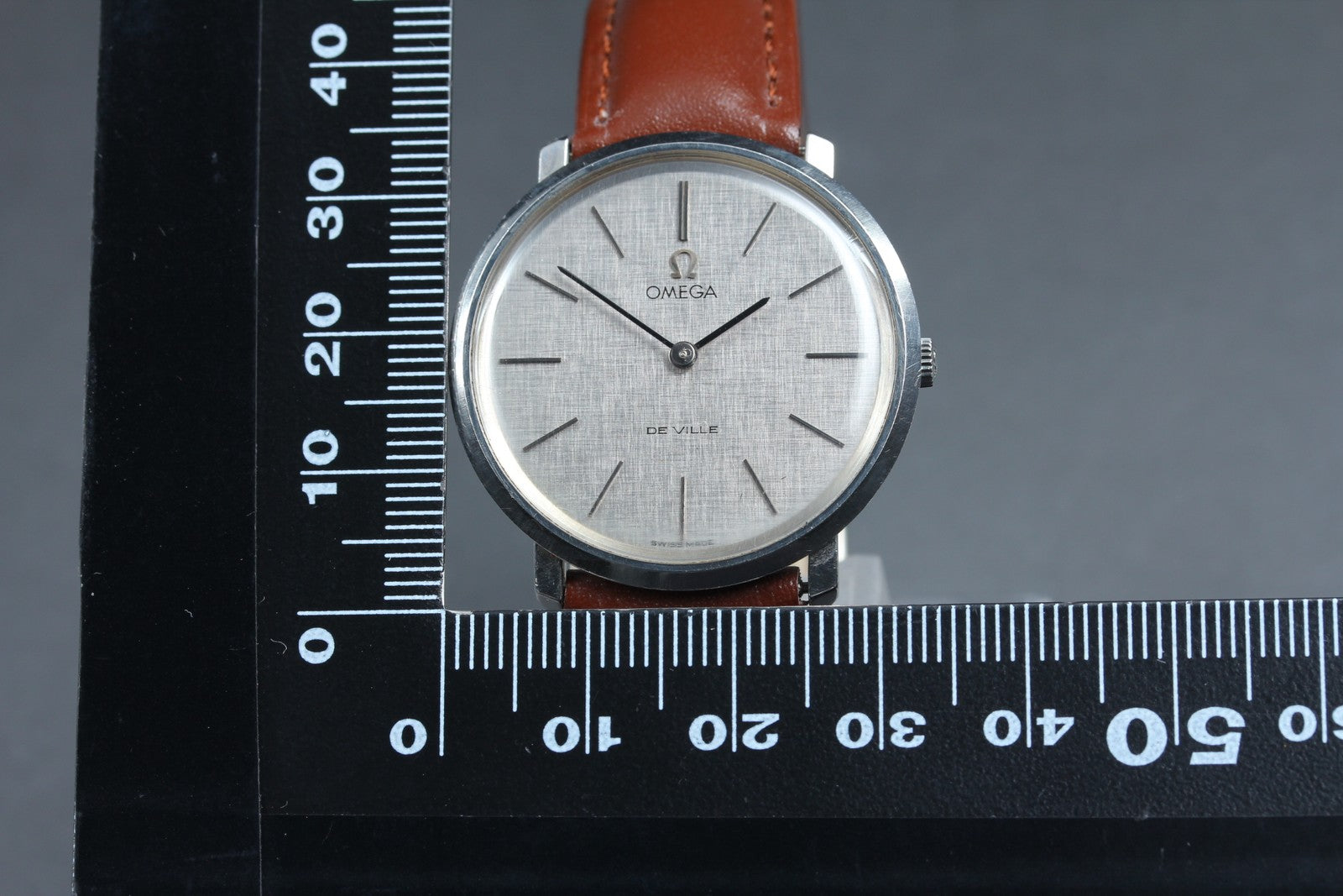 1970 Near MINT OMEGA De Ville 33mm 111.077 Manual Cal.620 Silver Men's Vintage