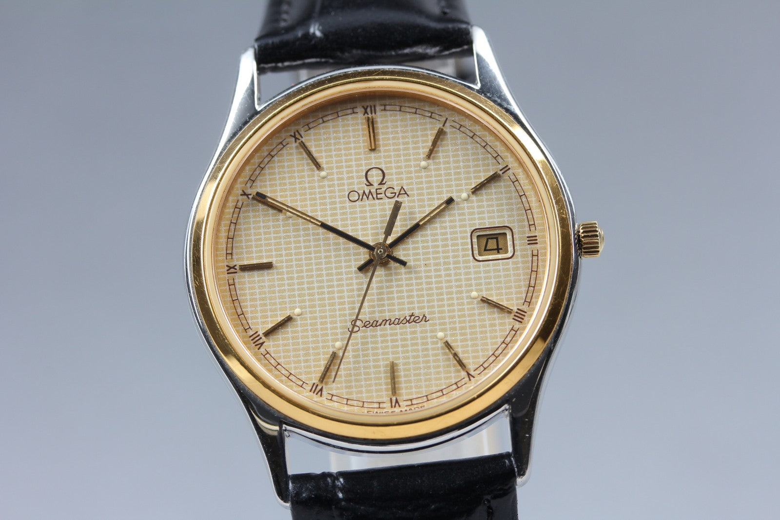 1987 Near MINT OMEGA Seamaster 33mm 196.0251 Quartz Gold Roman Men's Vintage