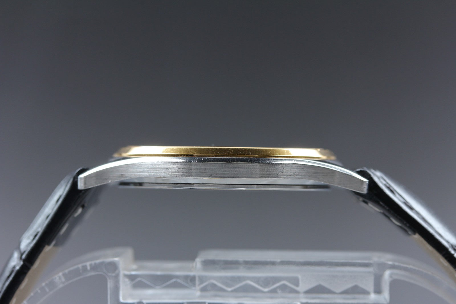 1987 Near MINT OMEGA Seamaster 33mm 196.0251 Quartz Gold Roman Men's Vintage