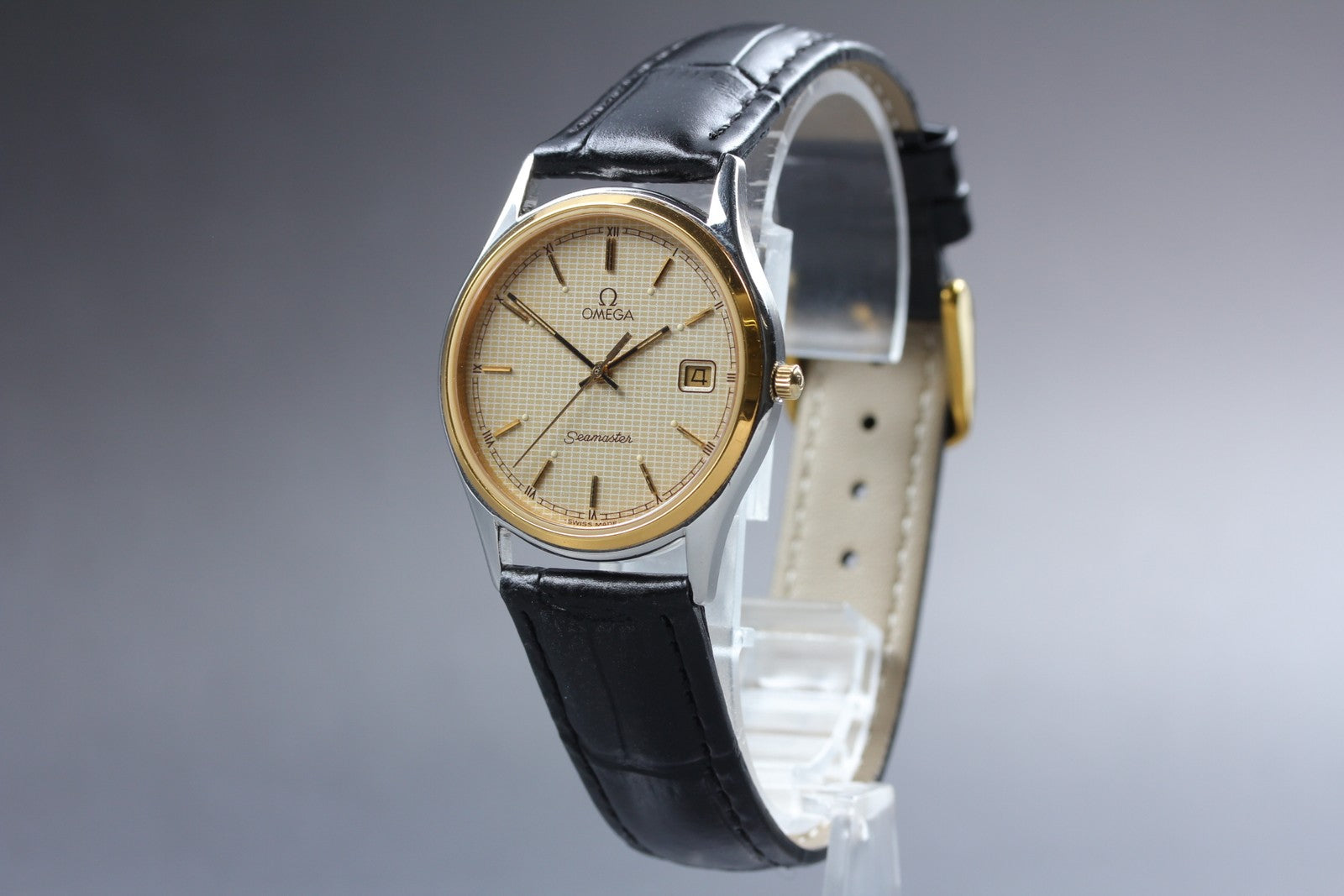 1987 Near MINT OMEGA Seamaster 33mm 196.0251 Quartz Gold Roman Men's Vintage