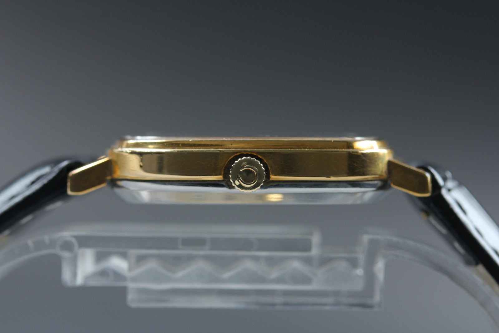 1973 Near MINT Omega De Ville 31mm 151.0045 Automatic Cal.711 Gold Men's Vintage