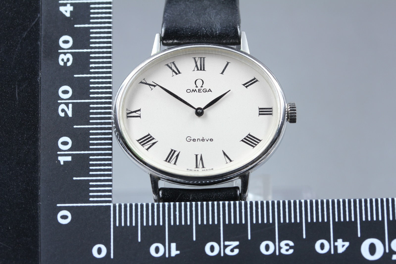 1972 Near MINT OMEGA Geneve 32mm 511.417 Manual White Roman Dial Unisex Vintage