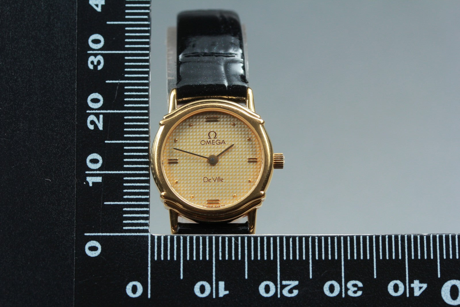 1987 OMEGA De Ville 19 mm 591.0339 Quartz Gold Dial Women's Vintage Exc+5