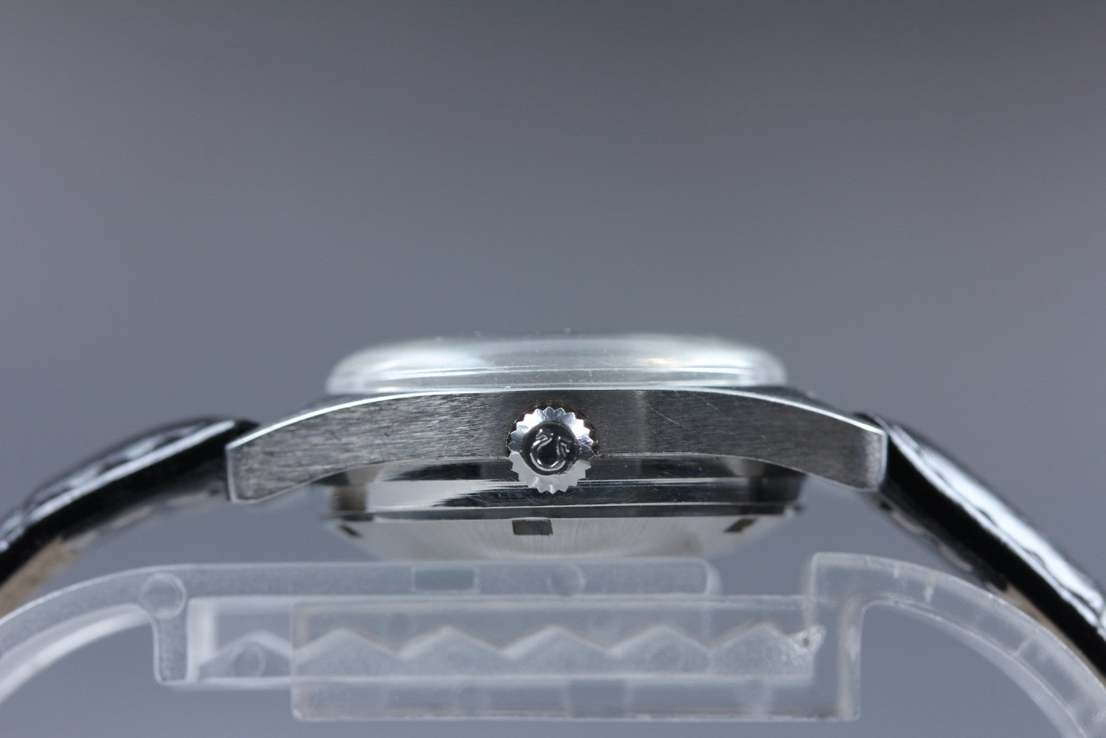 1972 Near MINT OMEGA Geneve 24mm 566.036 Automatic Silver Dial Women's Vintage