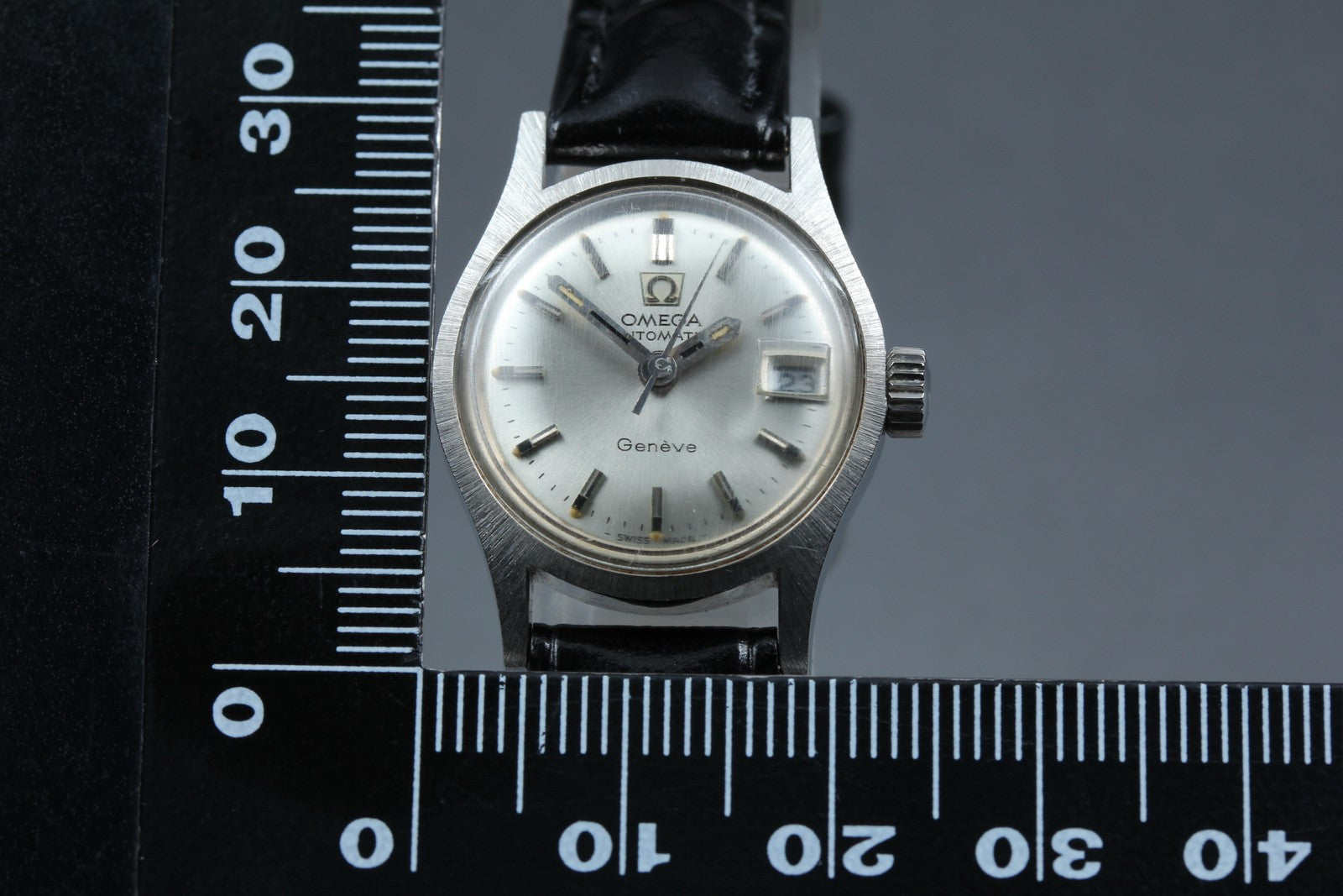 1969 Near MINT OMEGA Geneve 22mm 566.021 Automatic Silver Dial Women's Vintage