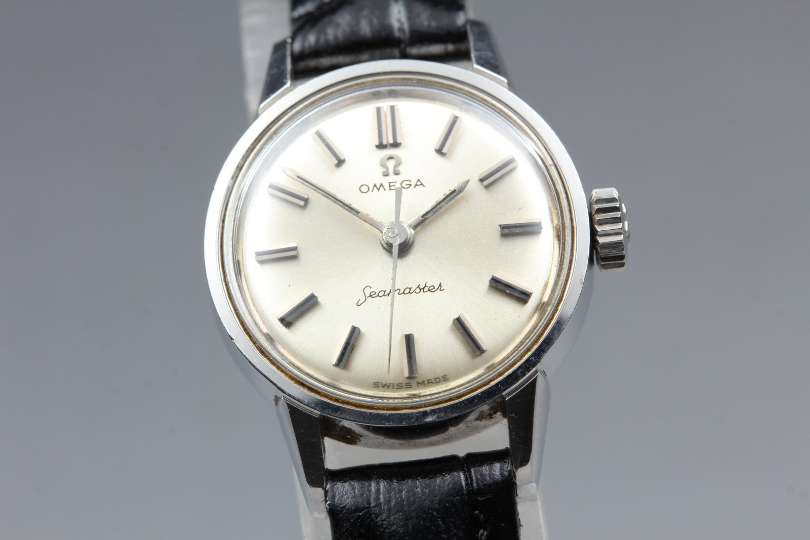 1961 Near MINT OMEGA Seamaster 21mm 10997 Manual Silver Dial Women's Vintage