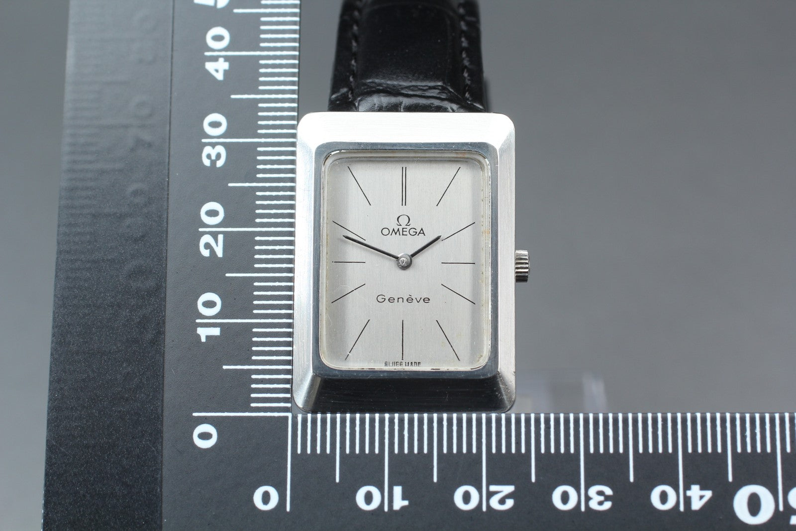 1975 Near MINT OMEGA Geneve 23mm 511.0476 Manual Silver Tank Women's Vintage