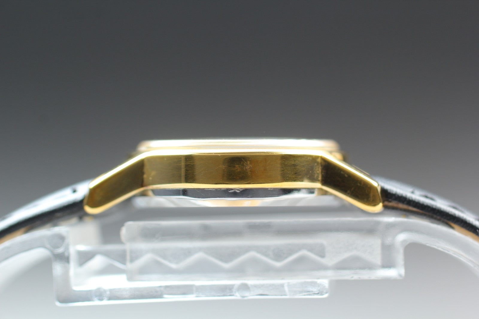1979 Near MINT OMEGA De Ville 24mm 511.0508 Manual Gold Dial Women's Vintage