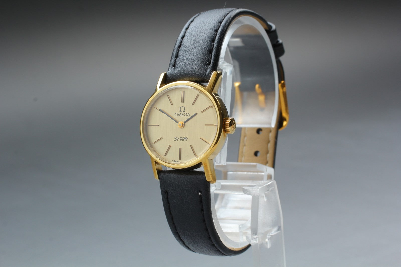 1979 Near MINT OMEGA De Ville 24mm 511.0508 Manual Gold Dial Women's Vintage