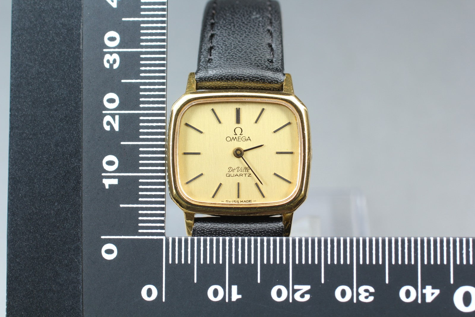 1978 New MINT OMEGA De Ville 23mm 591.0049 Quartz Cal.1350 Gold Women's Vintage