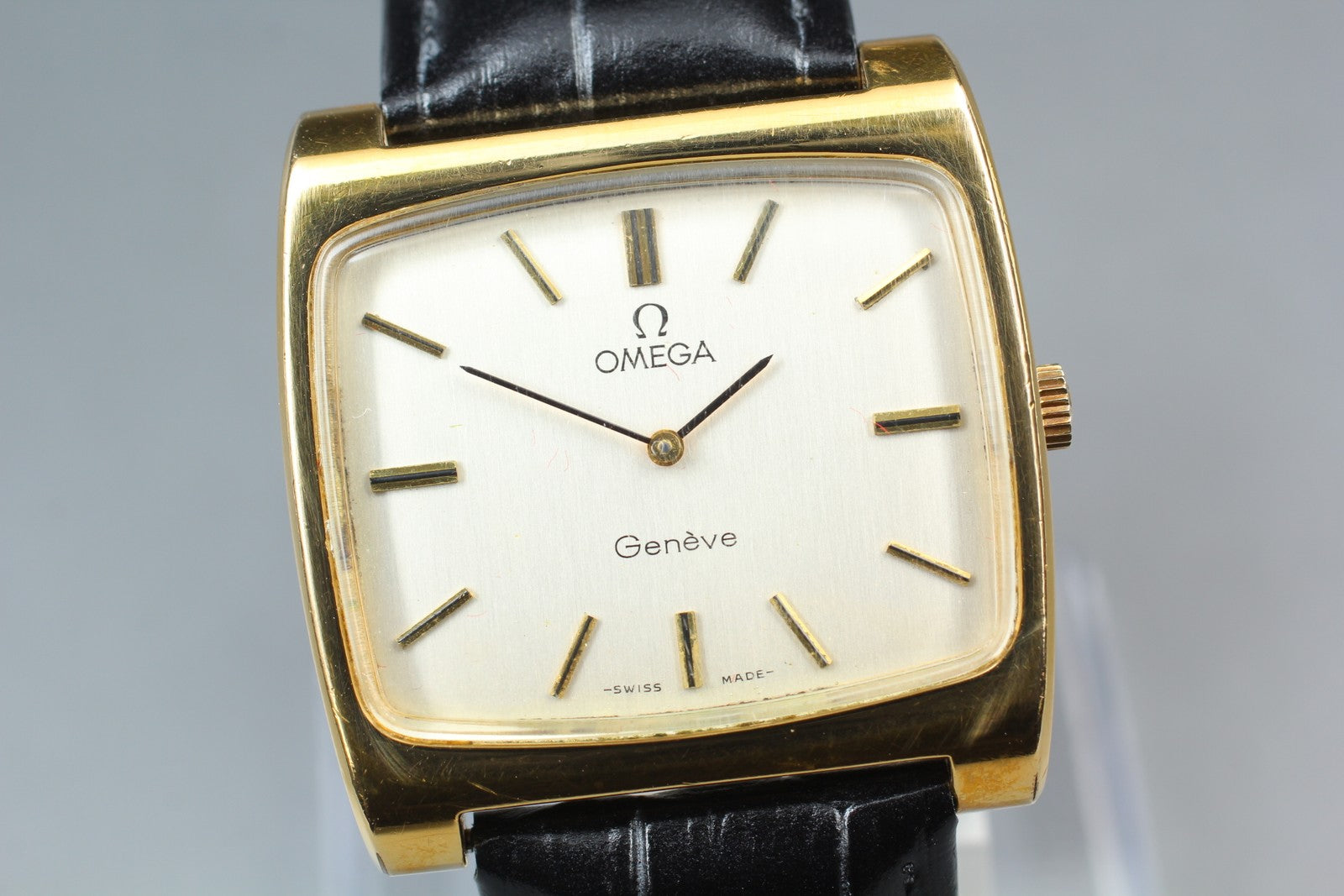 1972 Near MINT OMEGA Geneve 34mm 111.0109 Manual Wind Silver Dial Men's Vintage