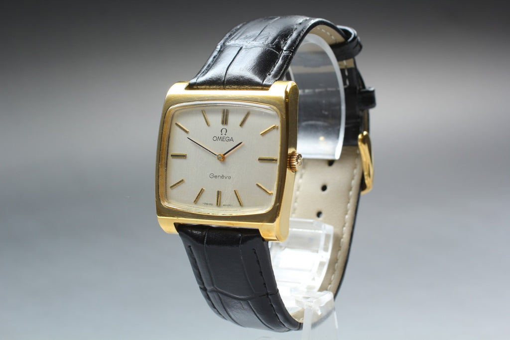 1972 Near MINT OMEGA Geneve 34mm 111.0109 Manual Wind Silver Dial Men's Vintage