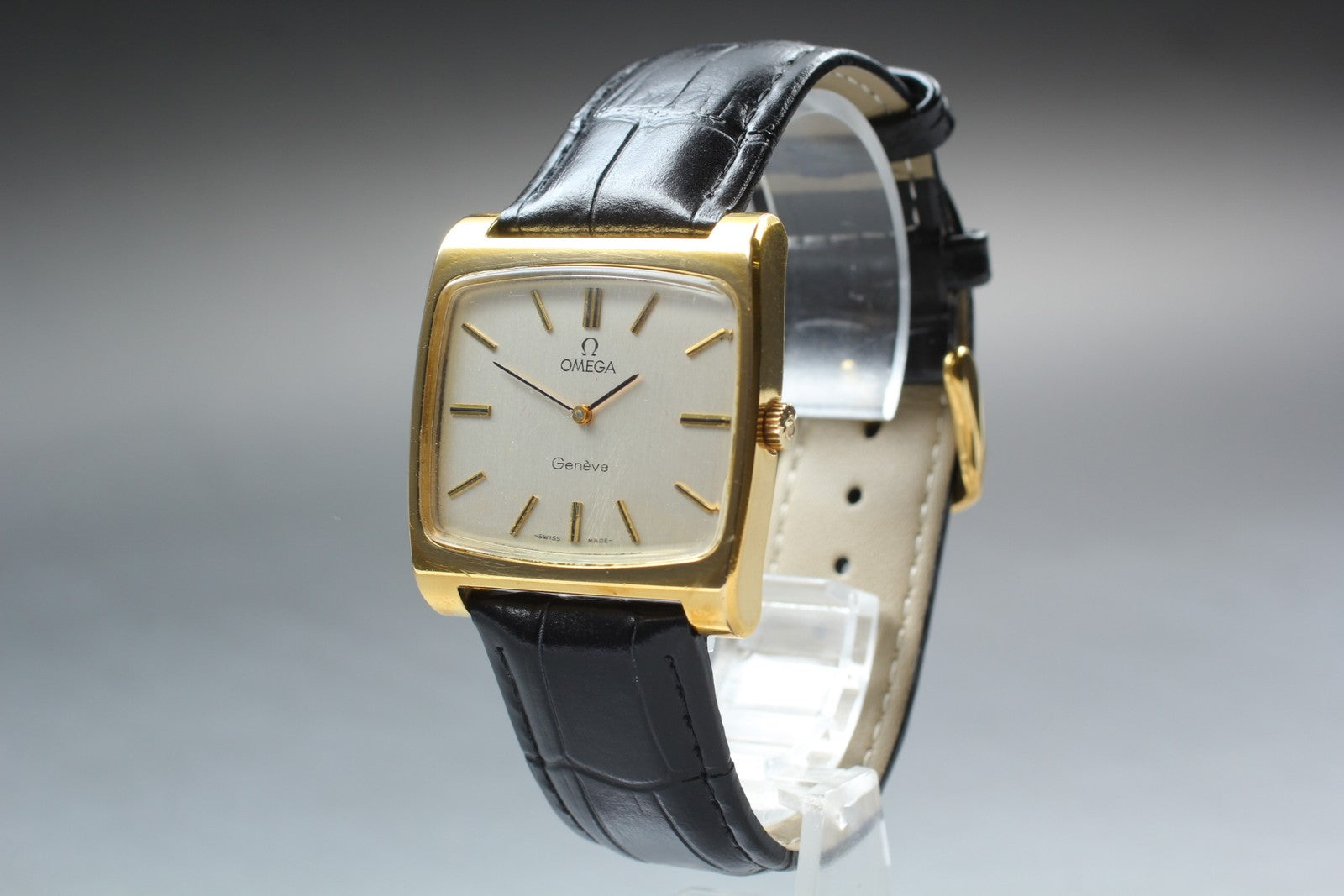 1972 Near MINT OMEGA Geneve 34mm 111.0109 Manual Wind Silver Dial Men's Vintage