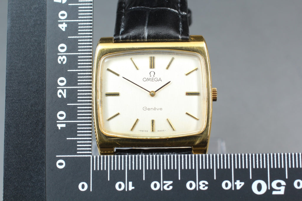 1972 Near MINT OMEGA Geneve 34mm 111.0109 Manual Wind Silver Dial Men's Vintage