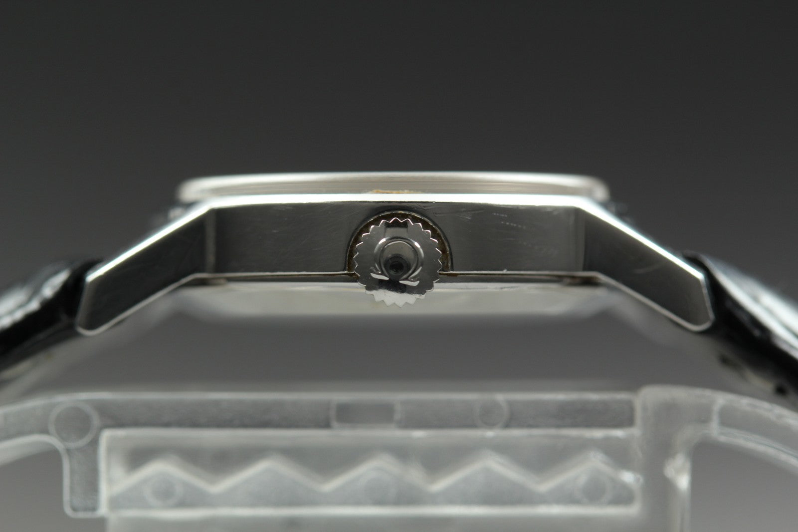 1977 Near MINT OMEGA De Ville 24mm 511.0508 Manual Silver Dial Women's Vintage