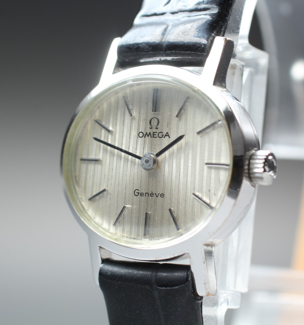 1973 Near MINT OMEGA Geneve 23mm 511.0412 Manual Silver Dial Women's Vintage
