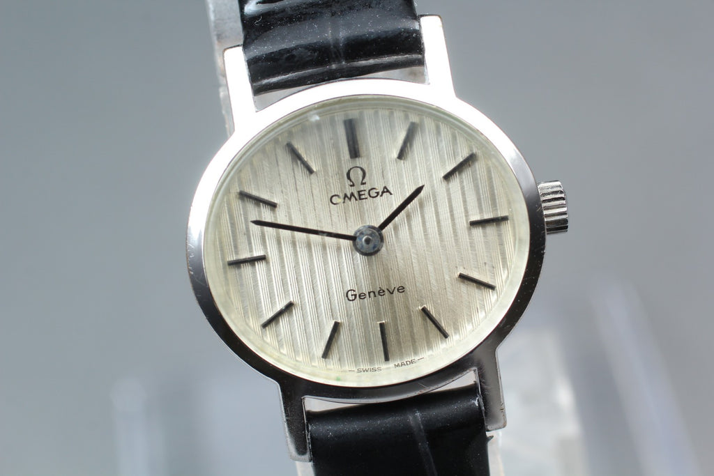 1973 Near MINT OMEGA Geneve 23mm 511.0412 Manual Silver Dial Women's Vintage
