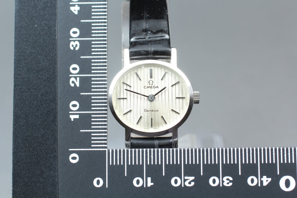 1973 Near MINT OMEGA Geneve 23mm 511.0412 Manual Silver Dial Women's Vintage