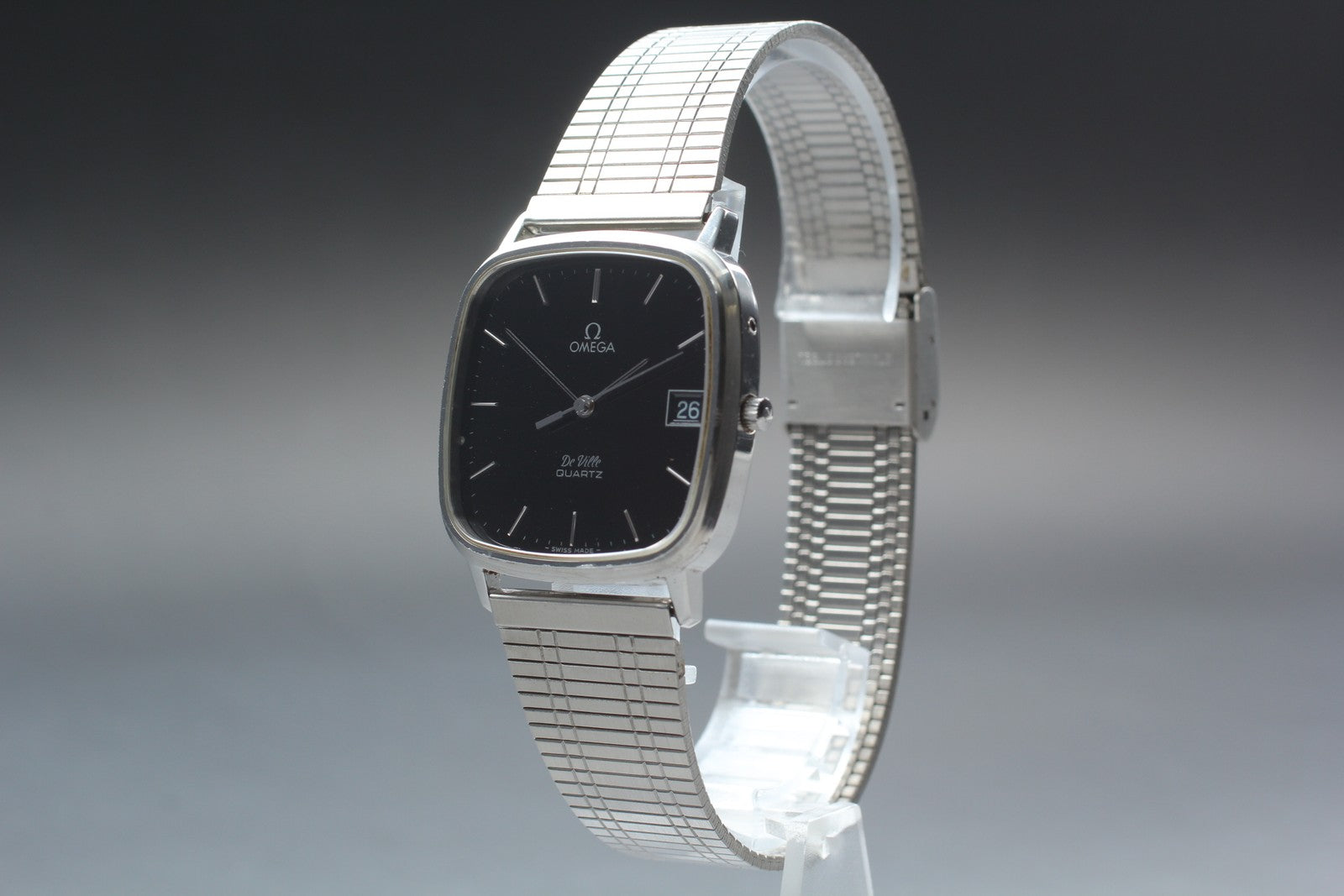 1979 Near MINT OMEGA De Ville 33mm 192.0042 Quartz Black Dial Men's Vintage