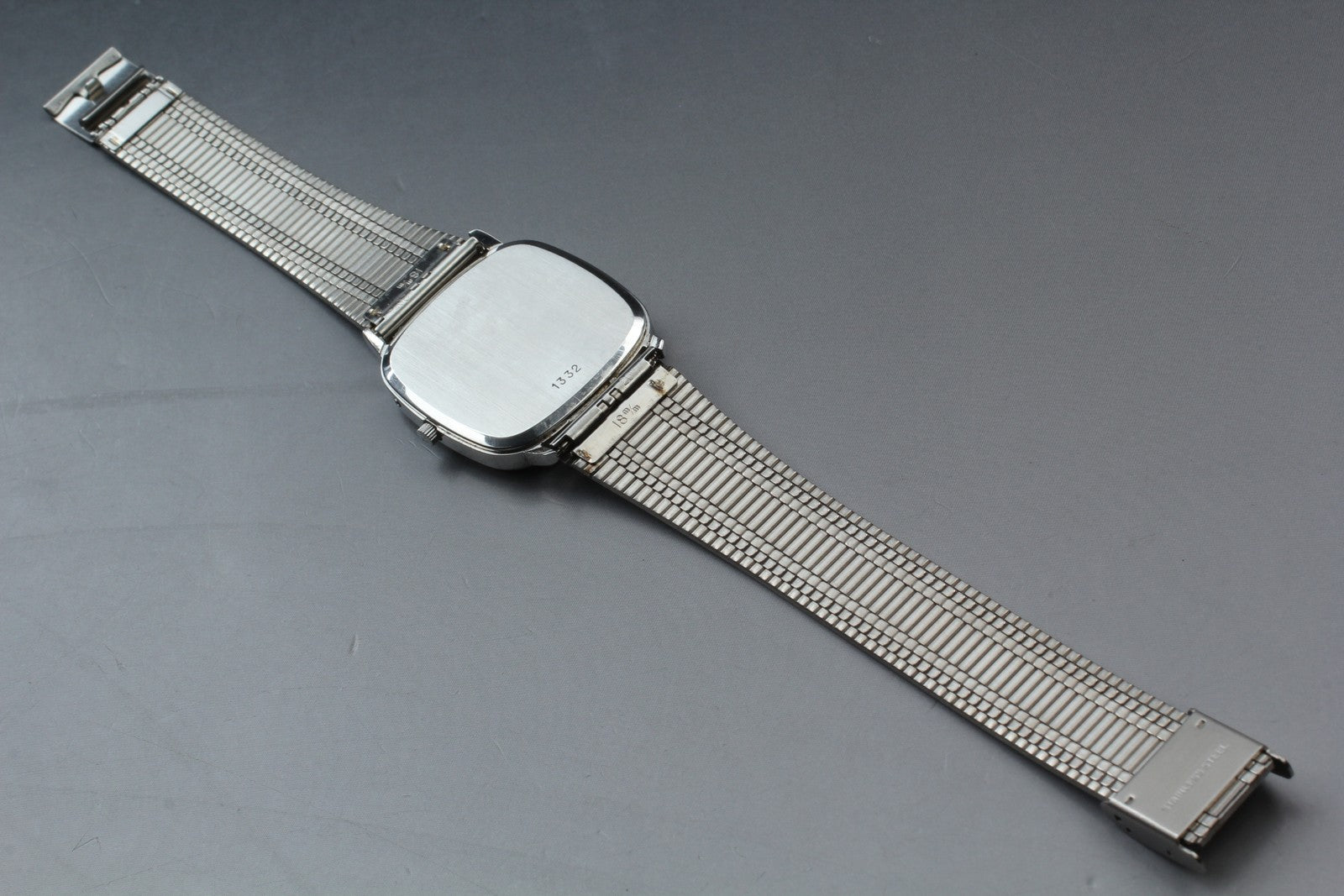 1979 Near MINT OMEGA De Ville 33mm 192.0042 Quartz Black Dial Men's Vintage