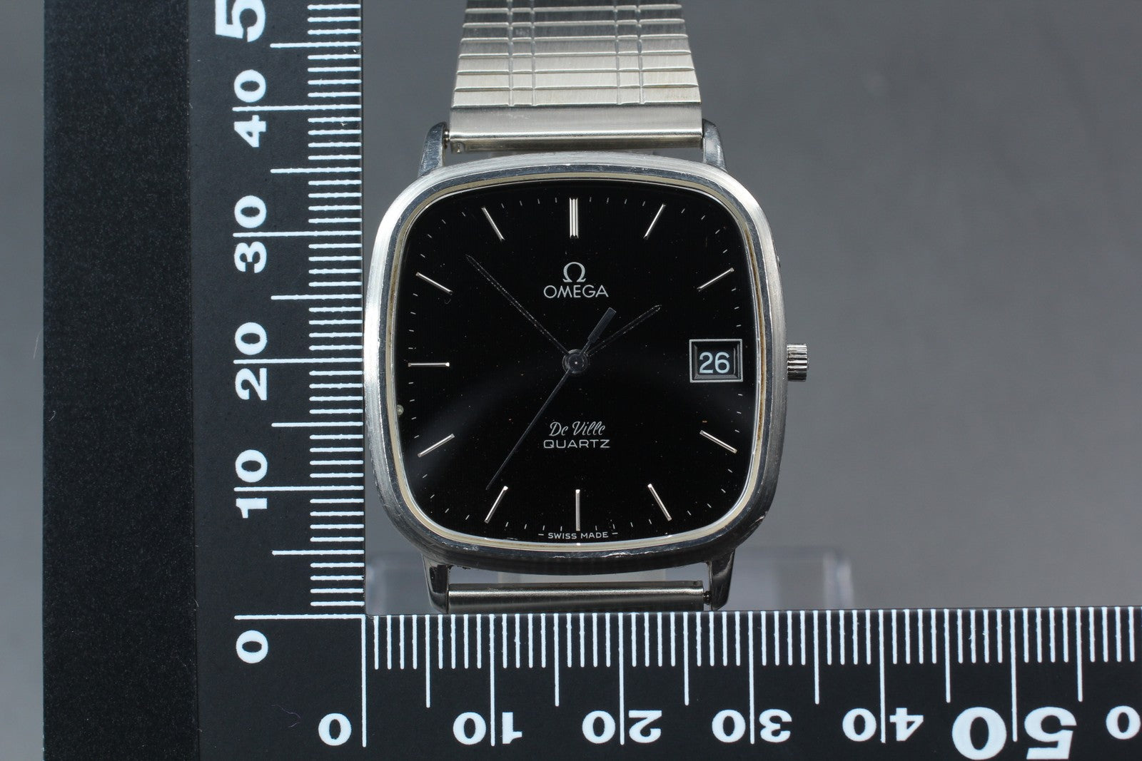 1979 Near MINT OMEGA De Ville 33mm 192.0042 Quartz Black Dial Men's Vintage